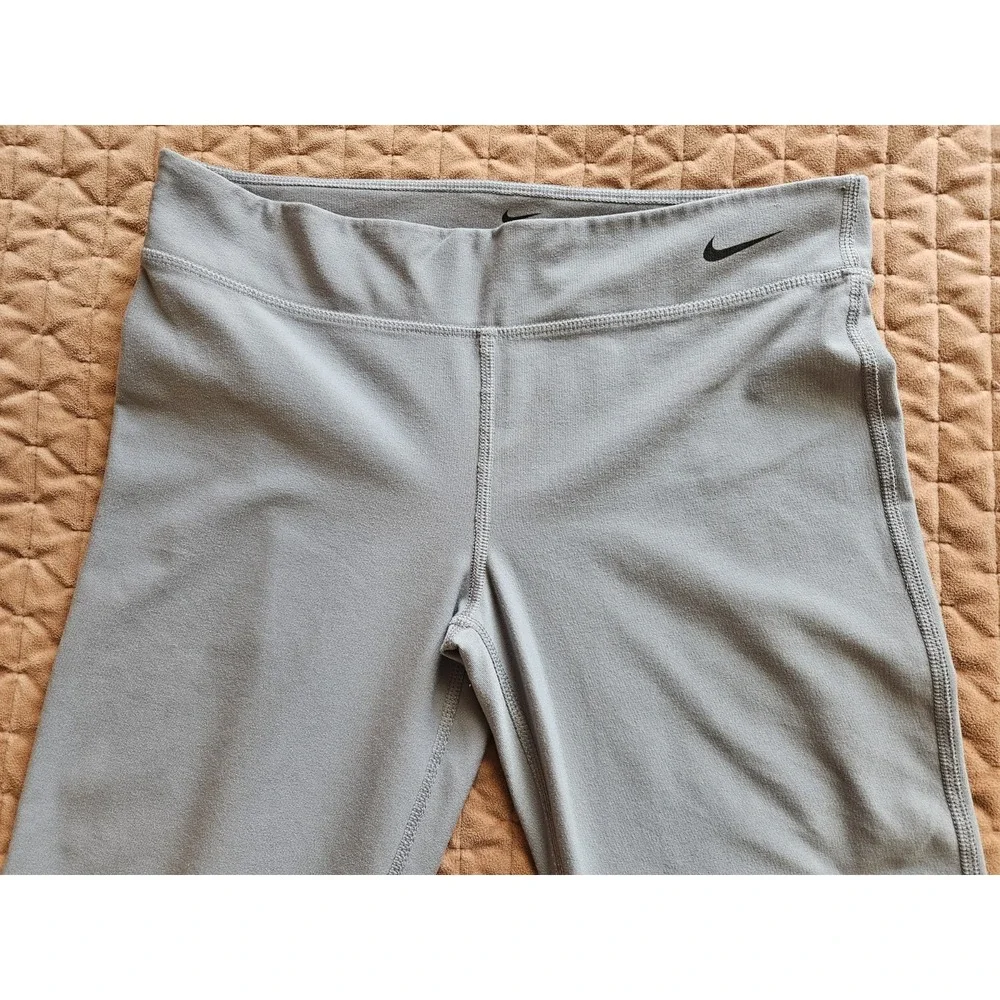 Nike Dri-Fit Women's Gray Stretch Yoga Training Leggings, Inseam 27